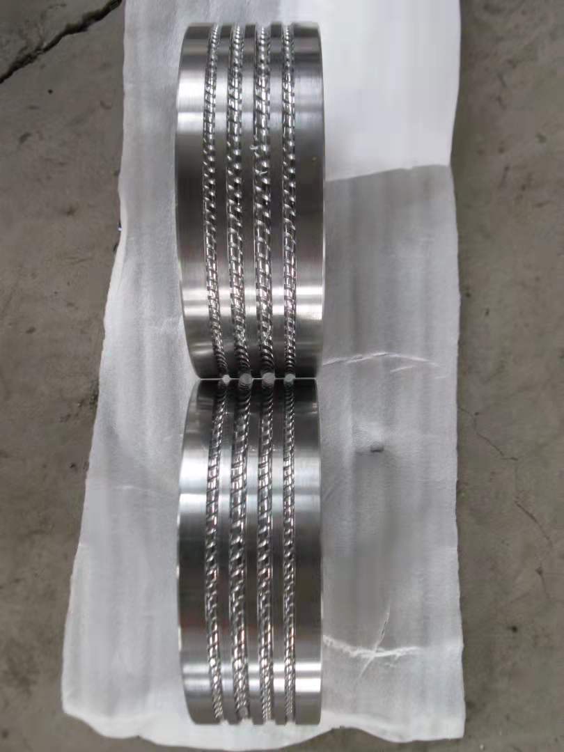 Rouleau à nervures diédriques
